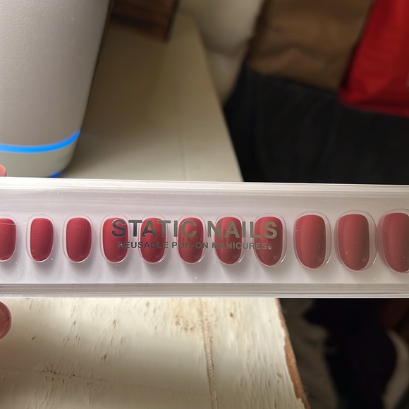 Static Nails color “Thorns and Roses” Reuasable “Pop On” glue on nails. NWT - Picture 2 of 5